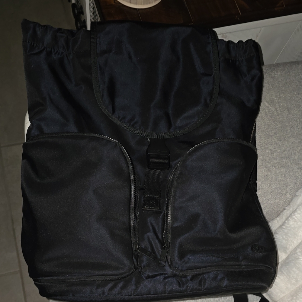 Lululemon 🍋 Black Backpack with Front Pockets